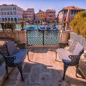 https://grimaldi-apartments-hermitage-canal-grande-view.hotelinveneto.com